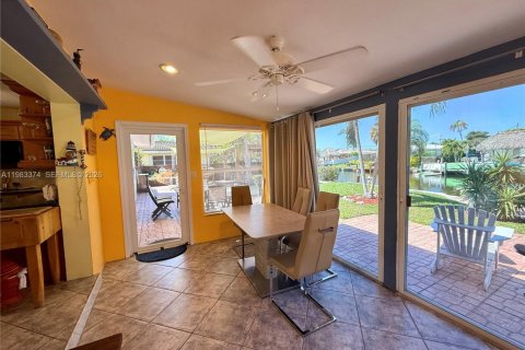 House in Pompano Beach, Florida 2 bedrooms, 140 sq.m. № 2047127 - photo 15