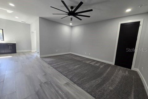 House in Lutz, Florida 6 bedrooms, 205.5 sq.m. № 2123695 - photo 13