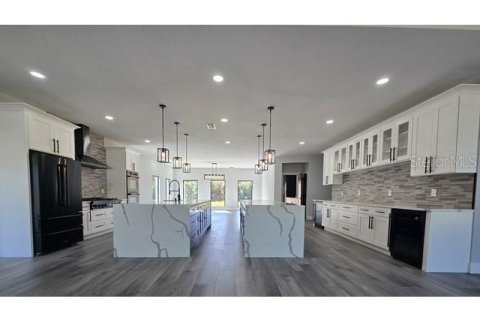 House in Lutz, Florida 6 bedrooms, 205.5 sq.m. № 2123695 - photo 18