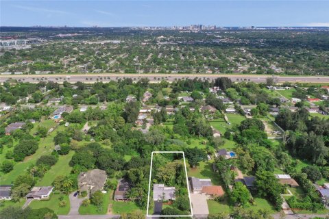 Casa en venta en Plantation, Florida, 4 dormitorios, 217.95 m2 № 1948541 - foto 7