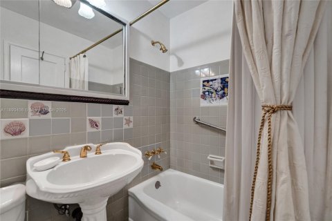 Casa en venta en Plantation, Florida, 4 dormitorios, 217.95 m2 № 1948541 - foto 23