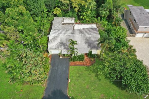 Casa en venta en Plantation, Florida, 4 dormitorios, 217.95 m2 № 1948541 - foto 2