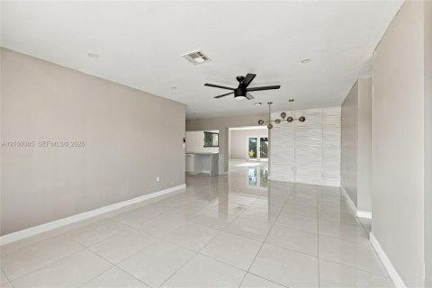 Villa ou maison à vendre à Sunrise, Floride: 3 chambres, 167.22 m2 № 2403955 - photo 9