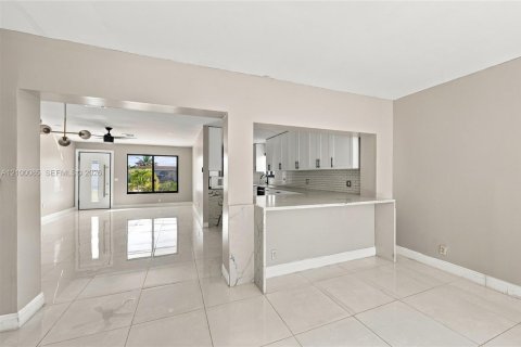 Villa ou maison à vendre à Sunrise, Floride: 3 chambres, 167.22 m2 № 2403955 - photo 19
