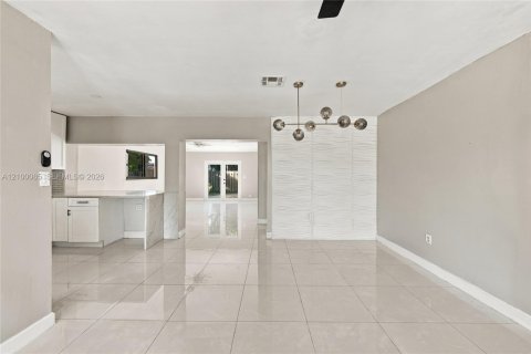 Villa ou maison à vendre à Sunrise, Floride: 3 chambres, 167.22 m2 № 2403955 - photo 13