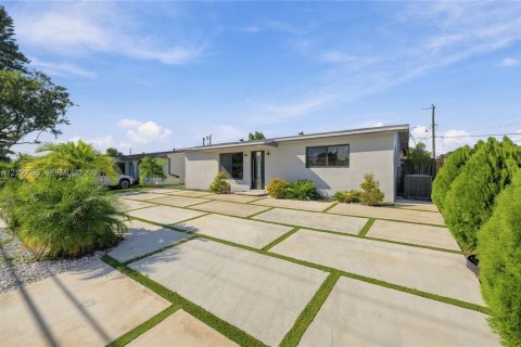 Villa ou maison à vendre à Sunrise, Floride: 3 chambres, 167.22 m2 № 2403955 - photo 7