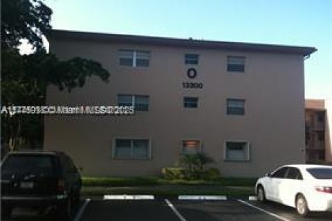 Condominio en venta en Pembroke Pines, Florida, 1 dormitorio, 75.34 m2 № 2022466 - foto 3