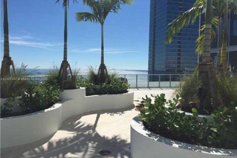 Condo in Miami, Florida, 1 bedroom  № 1888762 - photo 23