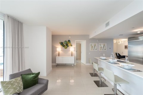 Condo in Miami, Florida, 1 bedroom  № 1888762 - photo 5
