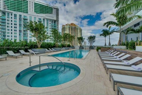 Condo in Miami, Florida, 1 bedroom  № 1888762 - photo 29