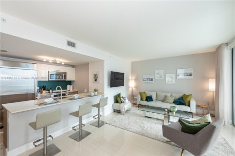 Condo in Miami, Florida, 1 bedroom  № 1888762 - photo 3