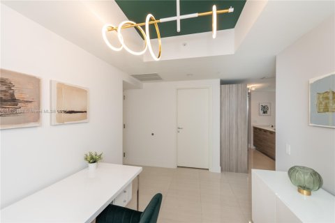 Condo in Miami, Florida, 1 bedroom  № 1888762 - photo 11