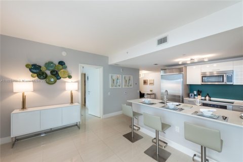 Condo in Miami, Florida, 1 bedroom  № 1888762 - photo 7
