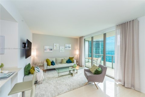 Condo in Miami, Florida, 1 bedroom  № 1888762 - photo 2