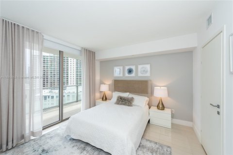 Condo in Miami, Florida, 1 bedroom  № 1888762 - photo 12