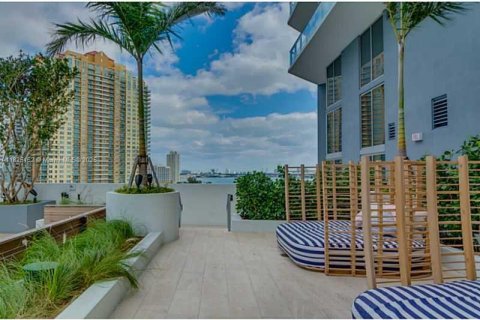 Condo in Miami, Florida, 1 bedroom  № 1888762 - photo 28