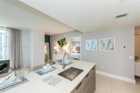 Condo in Miami, Florida, 1 bedroom  № 1888762 - photo 9