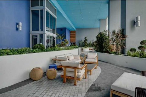 Condo in Miami, Florida, 1 bedroom  № 1888762 - photo 27