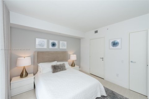 Condo in Miami, Florida, 1 bedroom  № 1888762 - photo 13