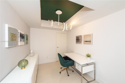 Condo in Miami, Florida, 1 bedroom  № 1888762 - photo 10