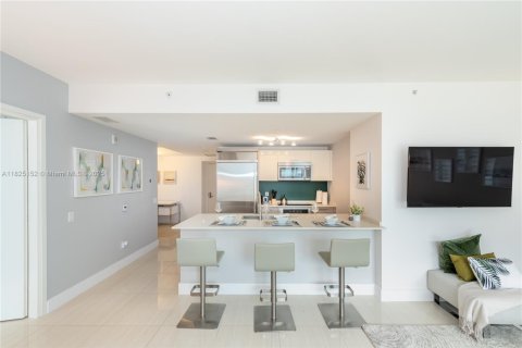 Condo in Miami, Florida, 1 bedroom  № 1888762 - photo 4