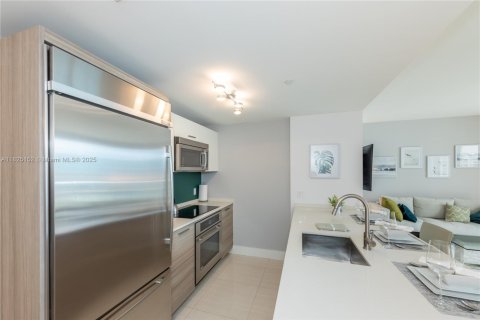 Condo in Miami, Florida, 1 bedroom  № 1888762 - photo 8