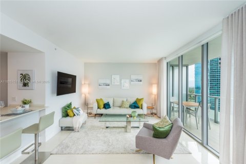 Condo in Miami, Florida, 1 bedroom  № 1888762 - photo 1