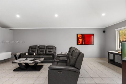 Villa ou maison à vendre à Miami, Floride: 4 chambres, 167.6 m2 № 2146431 - photo 12