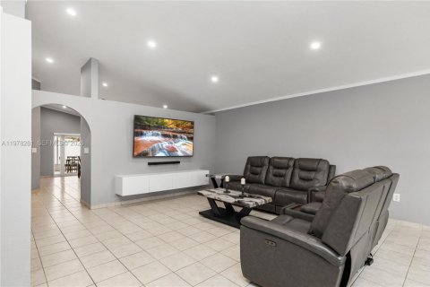 Villa ou maison à vendre à Miami, Floride: 4 chambres, 167.6 m2 № 2146431 - photo 13