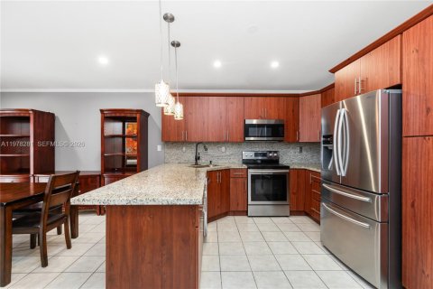 Villa ou maison à vendre à Miami, Floride: 4 chambres, 167.6 m2 № 2146431 - photo 9