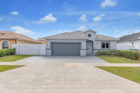 Villa ou maison à vendre à Miami, Floride: 4 chambres, 167.6 m2 № 2146431 - photo 2