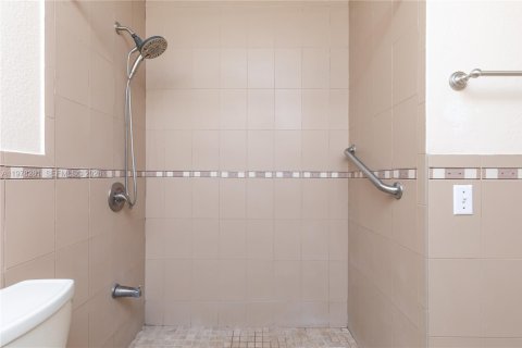 Villa ou maison à vendre à Miami, Floride: 4 chambres, 167.6 m2 № 2146431 - photo 25