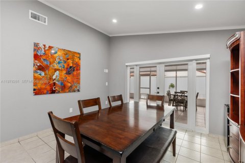 Villa ou maison à vendre à Miami, Floride: 4 chambres, 167.6 m2 № 2146431 - photo 5