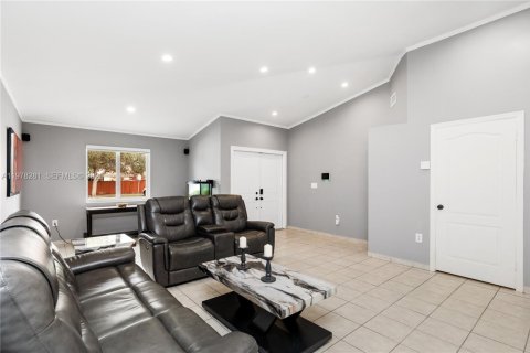 Villa ou maison à vendre à Miami, Floride: 4 chambres, 167.6 m2 № 2146431 - photo 14