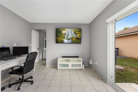 Villa ou maison à vendre à Miami, Floride: 4 chambres, 167.6 m2 № 2146431 - photo 17