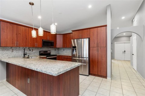 Villa ou maison à vendre à Miami, Floride: 4 chambres, 167.6 m2 № 2146431 - photo 8