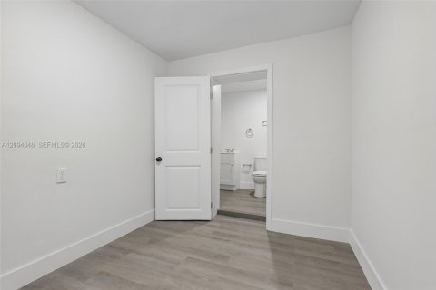 Casa en venta en Miami, Florida, 2 dormitorios, 53.51 m2 № 2384875 - foto 16