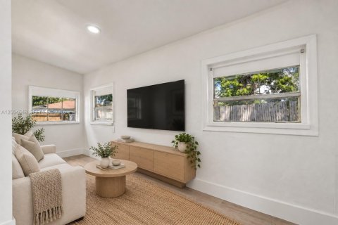 Casa en venta en Miami, Florida, 2 dormitorios, 53.51 m2 № 2384875 - foto 3