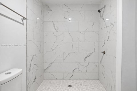 Casa en venta en Miami, Florida, 2 dormitorios, 53.51 m2 № 2384875 - foto 18