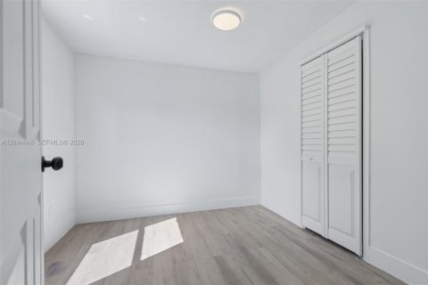 Casa en venta en Miami, Florida, 2 dormitorios, 53.51 m2 № 2384875 - foto 11