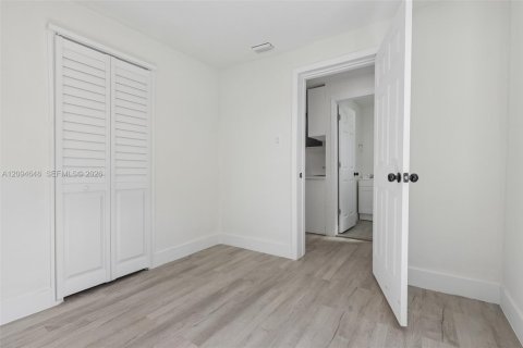 Casa en venta en Miami, Florida, 2 dormitorios, 53.51 m2 № 2384875 - foto 12