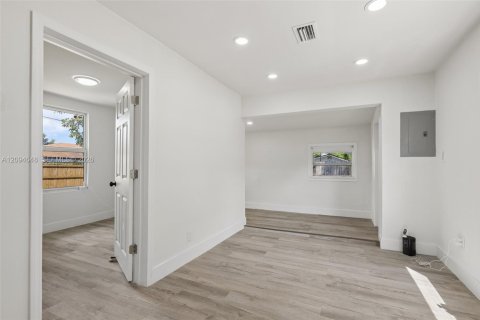 Casa en venta en Miami, Florida, 2 dormitorios, 53.51 m2 № 2384875 - foto 4