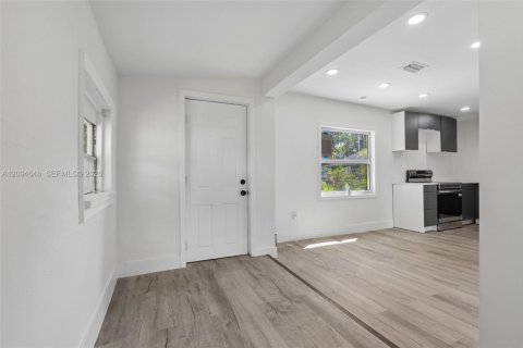 Casa en venta en Miami, Florida, 2 dormitorios, 53.51 m2 № 2384875 - foto 2