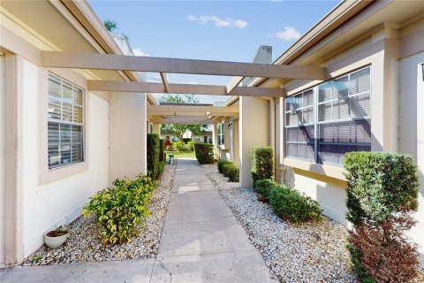 Condo in Port Richey, Florida, 2 bedrooms  № 1909057 - photo 2
