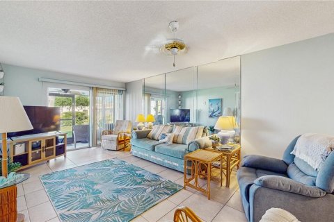 Condo in Port Richey, Florida, 2 bedrooms  № 1909057 - photo 10