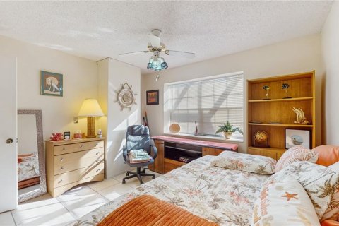 Condo in Port Richey, Florida, 2 bedrooms  № 1909057 - photo 15