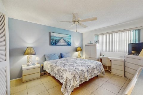 Condo in Port Richey, Florida, 2 bedrooms  № 1909057 - photo 17