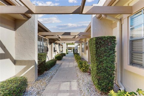 Condo in Port Richey, Florida, 2 bedrooms  № 1909057 - photo 1