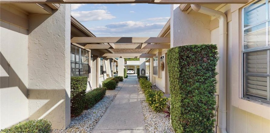 Condo in Port Richey, Florida, 2 bedrooms  № 1909057