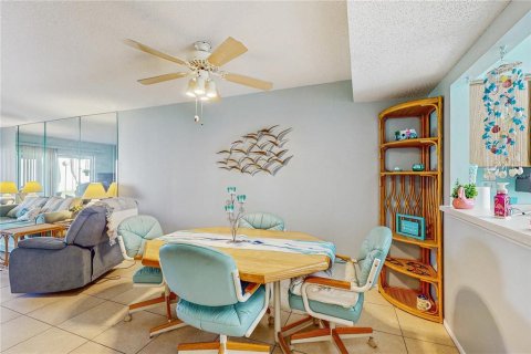 Condo in Port Richey, Florida, 2 bedrooms  № 1909057 - photo 6